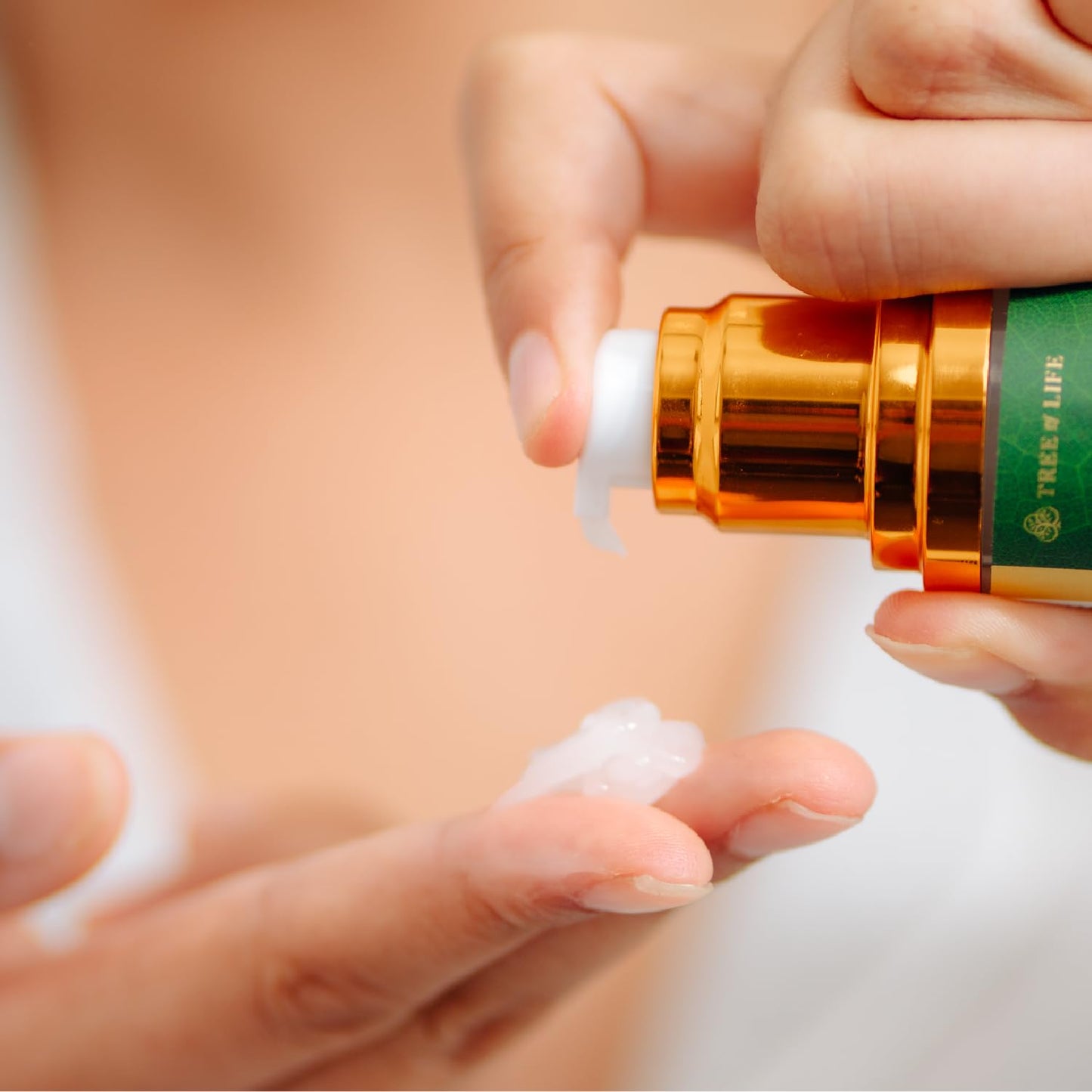 Tree of Life Anti-Aging Eye Treatment Gel Cream to Hydrate Dark Circles and Reduce Puffiness, Bags and Wrinkles, Vitamin C